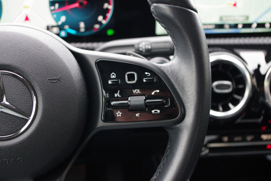 Mercedes-Benz A-Klasse 200 164 PK Automaat Business Solution, Groot-Navigatie, Stoelverwarming