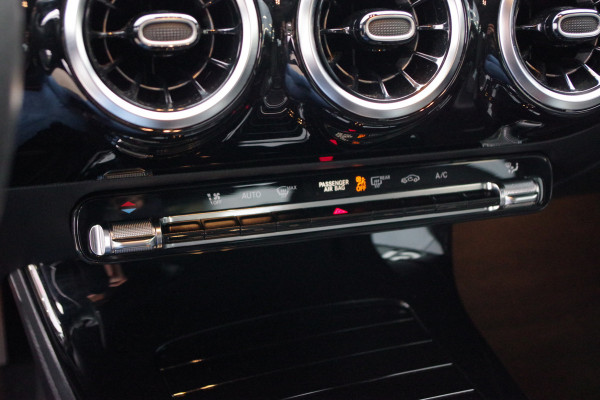Mercedes-Benz A-Klasse 200 164 PK Automaat Business Solution, Groot-Navigatie, Stoelverwarming