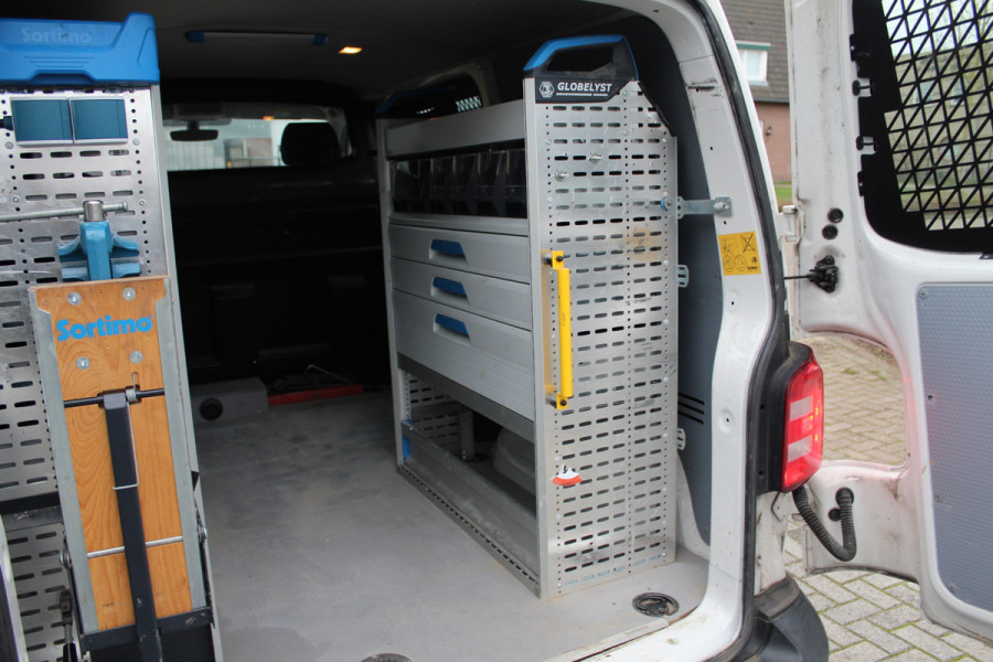 Volkswagen Transporter T6 2.0 TDI 102PK Euro6 L1 Comfortline ✓ Sortimo werkplaats inrichting ✓ Victron Energy stroomunit ✓ Standkachel