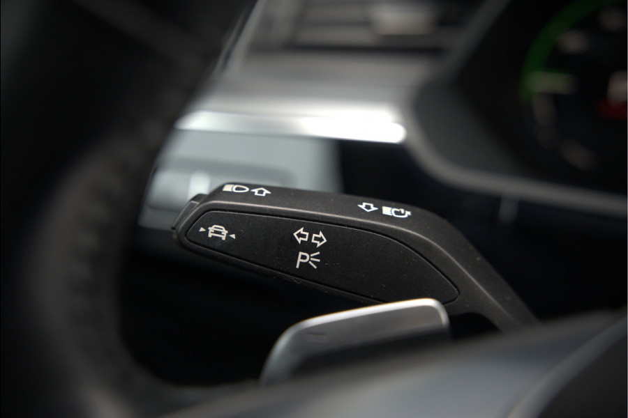 Audi e-tron 50 quattro Business edition Plus 71 kWh | Black Edition | Panoramadak | Memory Seats | Luchtvering | Adaptive Cruise Control | Keyless | Matrix LED | Leder | Stoelverwarming | NAP |