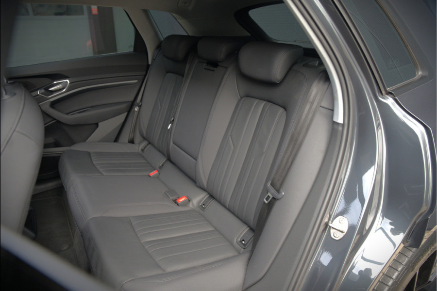 Audi e-tron 50 quattro Business edition Plus 71 kWh | Black Edition | Panoramadak | Memory Seats | Luchtvering | Adaptive Cruise Control | Keyless | Matrix LED | Leder | Stoelverwarming | NAP |