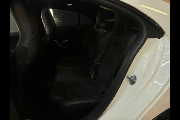 Mercedes-Benz CLA-Klasse 220 AMG Pano|Sfeer|Camera|Nightpakket