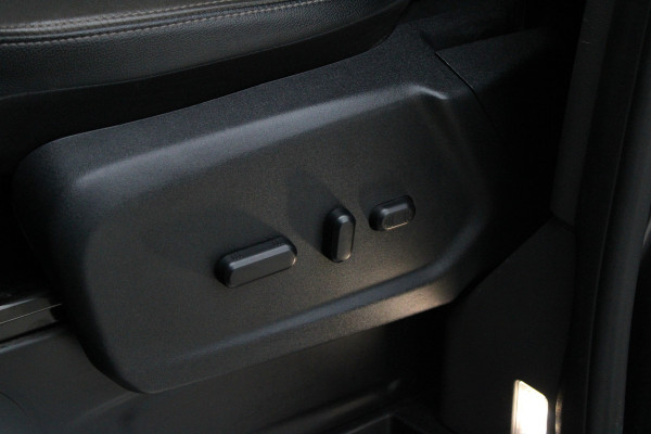 Ford Tourneo Custom 320 2.0 TDCI L2H1 185pk - 2x Schuif - Xenon - Trekhaak - Standkachel - Leder - Camera - Carplay - Blindspot - Rijklaar