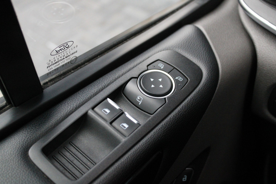Ford Tourneo Custom 320 2.0 TDCI L2H1 185pk - 2x Schuif - Xenon - Trekhaak - Standkachel - Leder - Camera - Carplay - Blindspot - Rijklaar