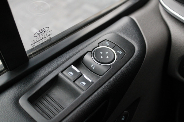 Ford Tourneo Custom 320 2.0 TDCI L2H1 185pk - 2x Schuif - Xenon - Trekhaak - Standkachel - Leder - Camera - Carplay - Blindspot - Rijklaar