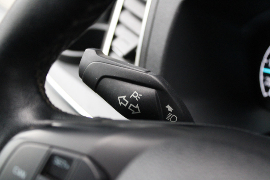 Ford Tourneo Custom 320 2.0 TDCI L2H1 185pk - 2x Schuif - Xenon - Trekhaak - Standkachel - Leder - Camera - Carplay - Blindspot - Rijklaar