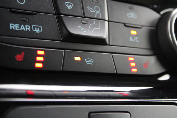 Ford Tourneo Custom 320 2.0 TDCI L2H1 185pk - 2x Schuif - Xenon - Trekhaak - Standkachel - Leder - Camera - Carplay - Blindspot - Rijklaar