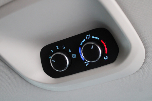 Ford Tourneo Custom 320 2.0 TDCI L2H1 185pk - 2x Schuif - Xenon - Trekhaak - Standkachel - Leder - Camera - Carplay - Blindspot - Rijklaar