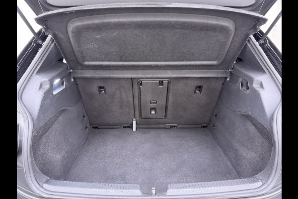 Volkswagen ID.3 First Plus 58kWh Navi-Pro Adap.Cruise Camera 19" Ecc Apple Carplay Android Auto SOH 86% Stoel+Stuurverwarming Lmv Matrix led Privacy Glas Keyless Rijstrooksensor Origineel Nederlandse Auto