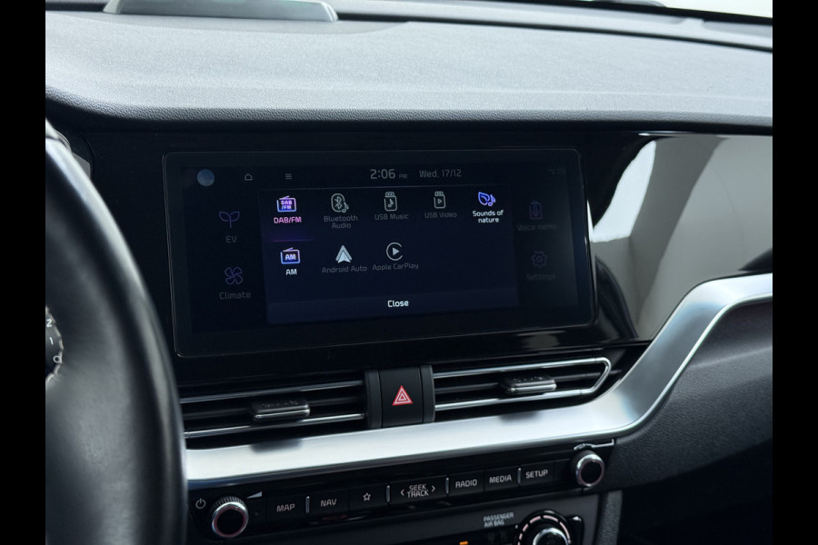 Kia e-Niro 64kWh Leer+Elek.Stoel+Memory+Gekoeld Warmtepomp ExecutiveLine JBL®-Hifi Adap.Cruise Camera Navi Ecc Pdc Stoelverwarming-Koeling SOH 100% Stuurverwarming  Keyless Blind Spot Lane Assist Led Lmv 17" 1e Eigenaar Origineel Nederlandse Auto € 48.000,- nieuw