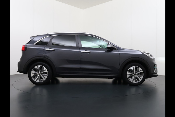 Kia e-Niro 64kWh Leer+Elek.Stoel+Memory+Gekoeld Warmtepomp ExecutiveLine JBL®-Hifi Adap.Cruise Camera Navi Ecc Pdc Stoelverwarming-Koeling SOH 100% Stuurverwarming  Keyless Blind Spot Lane Assist Led Lmv 17" 1e Eigenaar Origineel Nederlandse Auto € 48.000,- nieuw