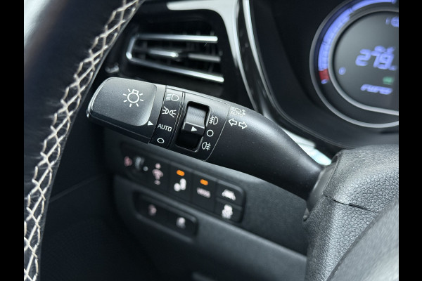 Kia e-Niro 64kWh Leer+Elek.Stoel+Memory+Gekoeld Warmtepomp ExecutiveLine JBL®-Hifi Adap.Cruise Camera Navi Ecc Pdc Stoelverwarming-Koeling SOH 100% Stuurverwarming  Keyless Blind Spot Lane Assist Led Lmv 17" 1e Eigenaar Origineel Nederlandse Auto € 48.000,- nieuw