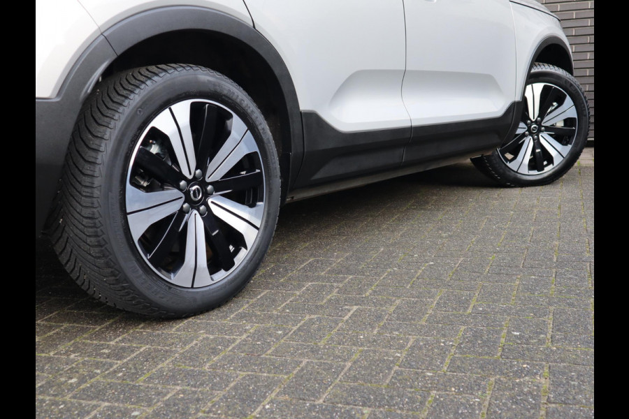 Volvo XC40 Recharge Twin Ultimate 78 kWh / Panoramadak / Stoelverwarming / Parkeersensoren voor+achter / Apple Carplay/Android Auto / 19 Inch / LED / Harman Kardon