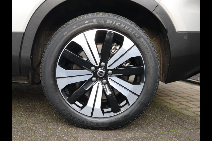 Volvo XC40 Recharge Twin Ultimate 78 kWh / Panoramadak / Stoelverwarming / Parkeersensoren voor+achter / Apple Carplay/Android Auto / 19 Inch / LED / Harman Kardon