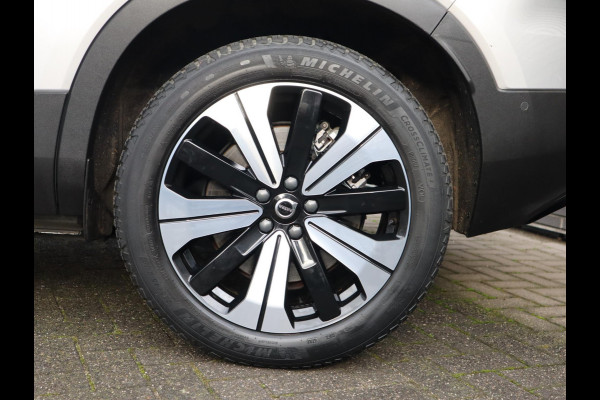 Volvo XC40 Recharge Twin Ultimate 78 kWh / Panoramadak / Stoelverwarming / Parkeersensoren voor+achter / Apple Carplay/Android Auto / 19 Inch / LED / Harman Kardon