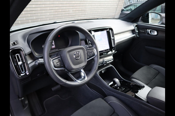 Volvo XC40 Recharge Twin Ultimate 78 kWh / Panoramadak / Stoelverwarming / Parkeersensoren voor+achter / Apple Carplay/Android Auto / 19 Inch / LED / Harman Kardon