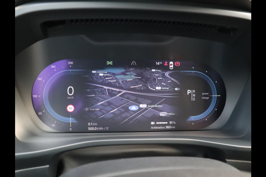 Volvo XC40 Recharge Twin Ultimate 78 kWh / Panoramadak / Stoelverwarming / Parkeersensoren voor+achter / Apple Carplay/Android Auto / 19 Inch / LED / Harman Kardon