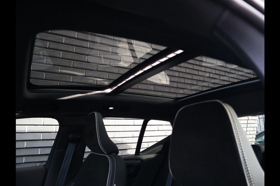 Volvo XC40 Recharge Twin Ultimate 78 kWh / Panoramadak / Stoelverwarming / Parkeersensoren voor+achter / Apple Carplay/Android Auto / 19 Inch / LED / Harman Kardon