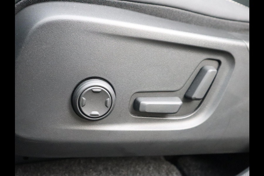 Volvo XC40 Recharge Twin Ultimate 78 kWh / Panoramadak / Stoelverwarming / Parkeersensoren voor+achter / Apple Carplay/Android Auto / 19 Inch / LED / Harman Kardon