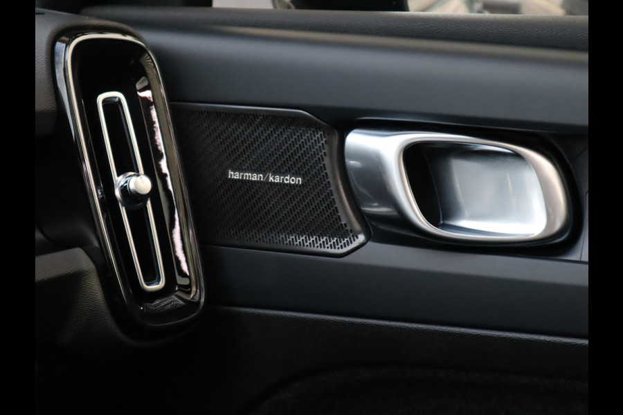 Volvo XC40 Recharge Twin Ultimate 78 kWh / Panoramadak / Stoelverwarming / Parkeersensoren voor+achter / Apple Carplay/Android Auto / 19 Inch / LED / Harman Kardon
