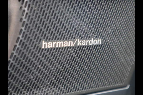 Volvo XC40 Recharge Twin Ultimate 78 kWh / Panoramadak / Stoelverwarming / Parkeersensoren voor+achter / Apple Carplay/Android Auto / 19 Inch / LED / Harman Kardon