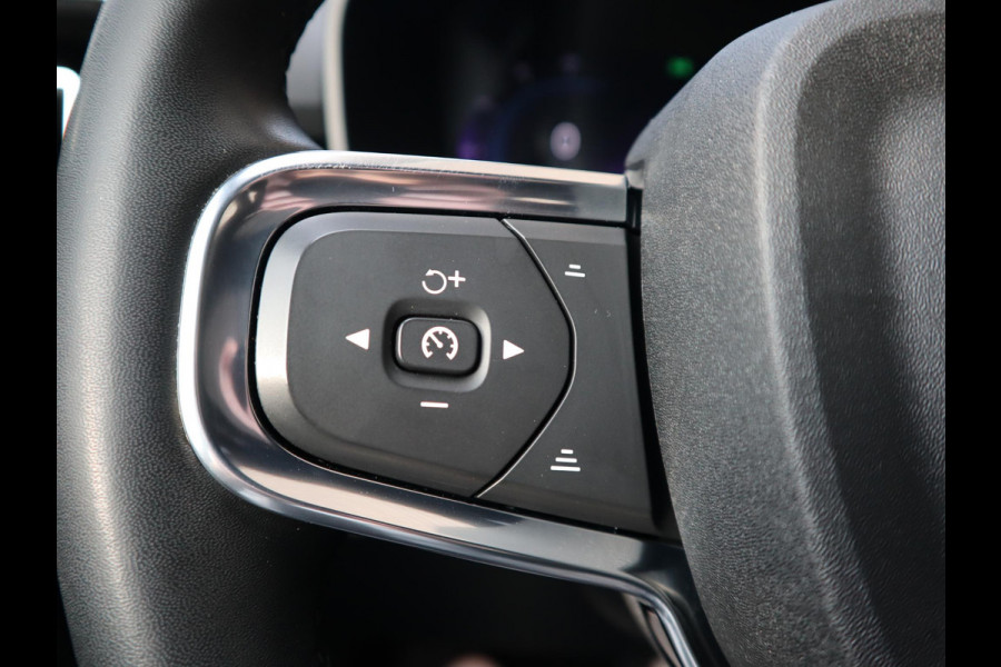 Volvo XC40 Recharge Twin Ultimate 78 kWh / Panoramadak / Stoelverwarming / Parkeersensoren voor+achter / Apple Carplay/Android Auto / 19 Inch / LED / Harman Kardon
