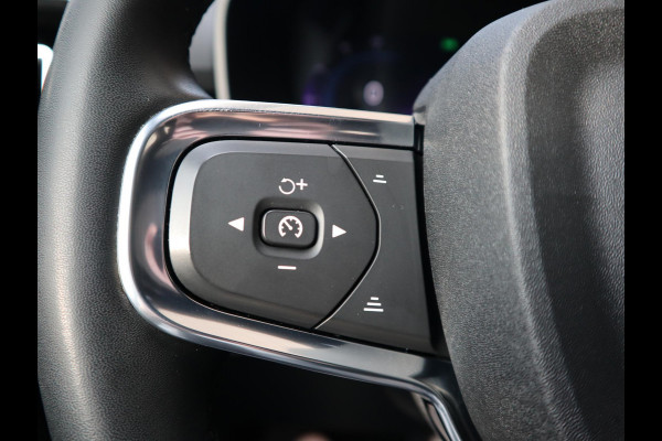Volvo XC40 Recharge Twin Ultimate 78 kWh / Panoramadak / Stoelverwarming / Parkeersensoren voor+achter / Apple Carplay/Android Auto / 19 Inch / LED / Harman Kardon