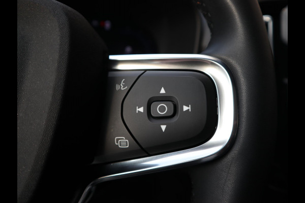 Volvo XC40 Recharge Twin Ultimate 78 kWh / Panoramadak / Stoelverwarming / Parkeersensoren voor+achter / Apple Carplay/Android Auto / 19 Inch / LED / Harman Kardon