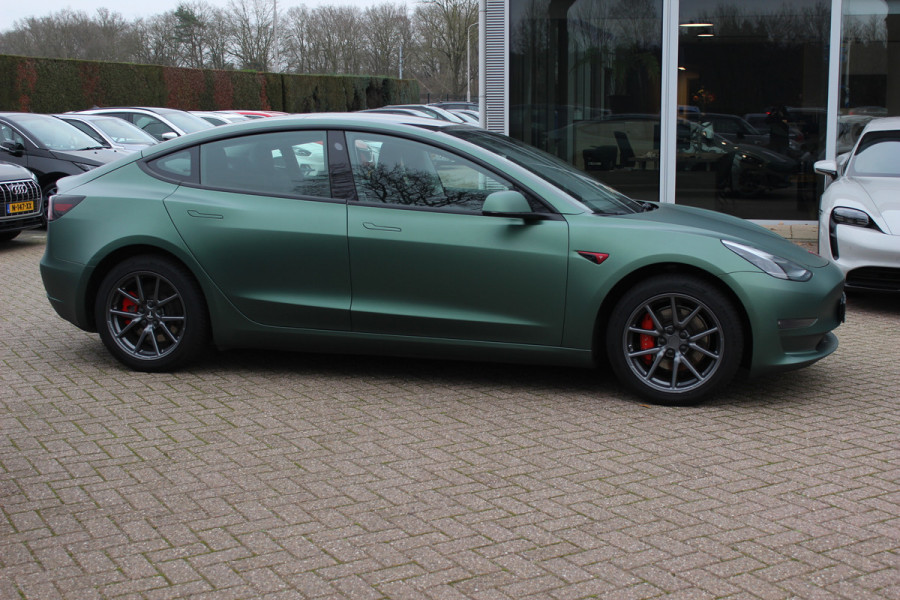 Tesla Model 3 Long Range AWD 75 kWh / NIEUWE BATTERIJ / SoH 88.4% / Trekhaak / Autopilot / Panoramadak / Camera / Leder / 19'' / Leder / Premium Audio /