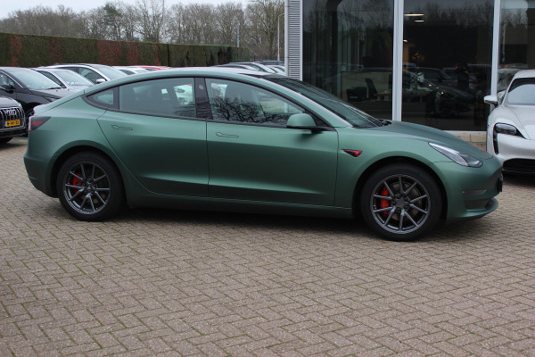 Tesla Model 3 Long Range AWD 75 kWh / NIEUWE BATTERIJ / SoH 88.4% / Trekhaak / Autopilot / Panoramadak / Camera / Leder / 19'' / Leder / Premium Audio /