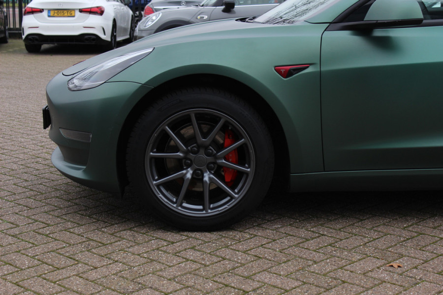 Tesla Model 3 Long Range AWD 75 kWh / NIEUWE BATTERIJ / SoH 88.4% / Trekhaak / Autopilot / Panoramadak / Camera / Leder / 19'' / Leder / Premium Audio /