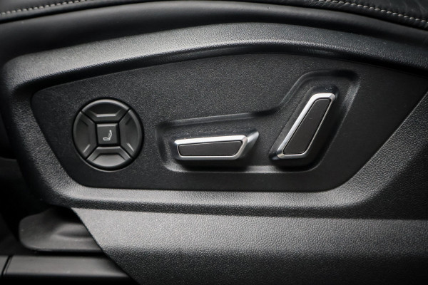 Audi Q8 60 TFSI e quattro Pro Line S Competition ADAPTIVE CRUISE | MASSAGE | STOELVERKOELING & VERWARMING | AERA PACK | STUURVERWARMING | DUBBEL GLAS | TREKHAAK | LEDER | SPORTSTOELEN |