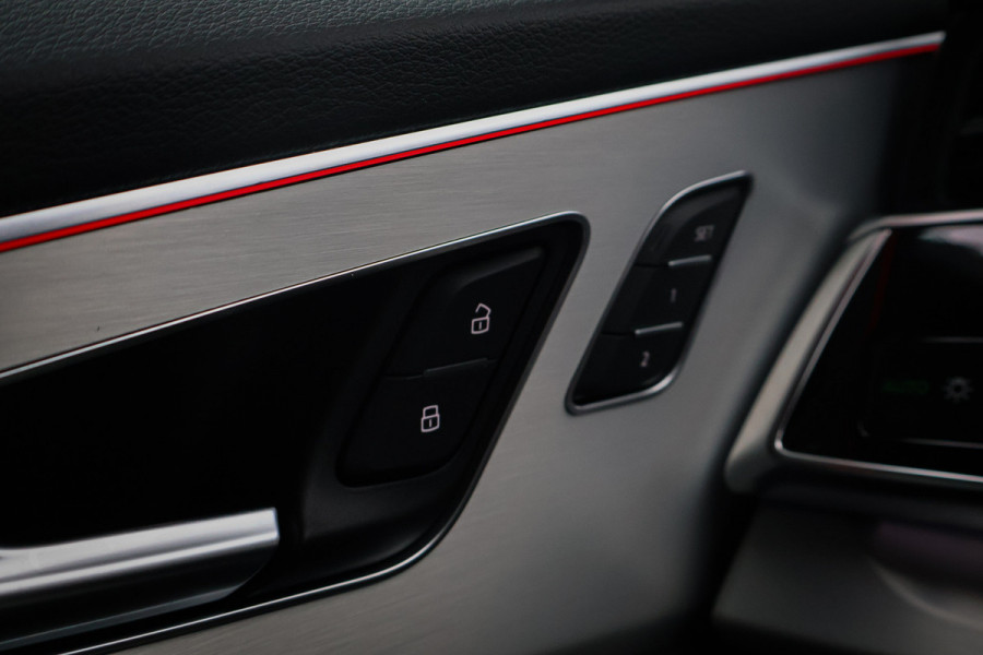 Audi Q8 60 TFSI e quattro Pro Line S Competition ADAPTIVE CRUISE | MASSAGE | STOELVERKOELING & VERWARMING | AERA PACK | STUURVERWARMING | DUBBEL GLAS | TREKHAAK | LEDER | SPORTSTOELEN |