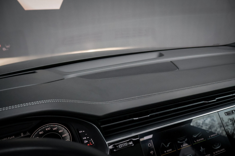Audi Q8 60 TFSI e quattro Pro Line S Competition ADAPTIVE CRUISE | MASSAGE | STOELVERKOELING & VERWARMING | AERA PACK | STUURVERWARMING | DUBBEL GLAS | TREKHAAK | LEDER | SPORTSTOELEN |