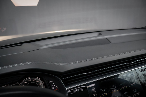 Audi Q8 60 TFSI e quattro Pro Line S Competition ADAPTIVE CRUISE | MASSAGE | STOELVERKOELING & VERWARMING | AERA PACK | STUURVERWARMING | DUBBEL GLAS | TREKHAAK | LEDER | SPORTSTOELEN |