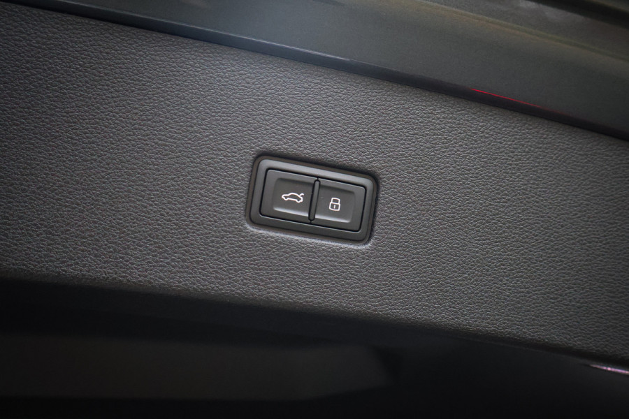 Audi Q8 60 TFSI e quattro Pro Line S Competition ADAPTIVE CRUISE | MASSAGE | STOELVERKOELING & VERWARMING | AERA PACK | STUURVERWARMING | DUBBEL GLAS | TREKHAAK | LEDER | SPORTSTOELEN |