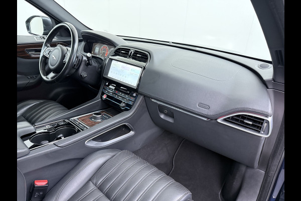 Jaguar F-Pace 2.0D AWD AUT-8 Portfolio Leer Pano-Dak Digitaal Dashboard Camera Meridian®-Audio Navi 4-Zone Ecc Android Auto Apple Carplay Pdc Stoel+Achterbankverwarming Elek.Stoelen+Memory Lmv 19" Bi-xenon Blind Spot Keyless Elek.Achterklep Origineel Nederlandse Auto Nieuwprijs  €87.786,- Zeer compleet!