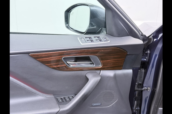 Jaguar F-Pace 2.0D AWD AUT-8 Portfolio Leer Pano-Dak Digitaal Dashboard Camera Meridian®-Audio Navi 4-Zone Ecc Android Auto Apple Carplay Pdc Stoel+Achterbankverwarming Elek.Stoelen+Memory Lmv 19" Bi-xenon Blind Spot Keyless Elek.Achterklep Origineel Nederlandse Auto Nieuwprijs  €87.786,- Zeer compleet!