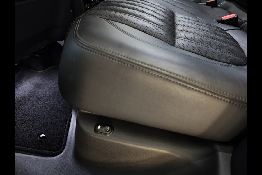 Jaguar F-Pace 2.0D AWD AUT-8 Portfolio Leer Pano-Dak Digitaal Dashboard Camera Meridian®-Audio Navi 4-Zone Ecc Android Auto Apple Carplay Pdc Stoel+Achterbankverwarming Elek.Stoelen+Memory Lmv 19" Bi-xenon Blind Spot Keyless Elek.Achterklep Origineel Nederlandse Auto Nieuwprijs  €87.786,- Zeer compleet!