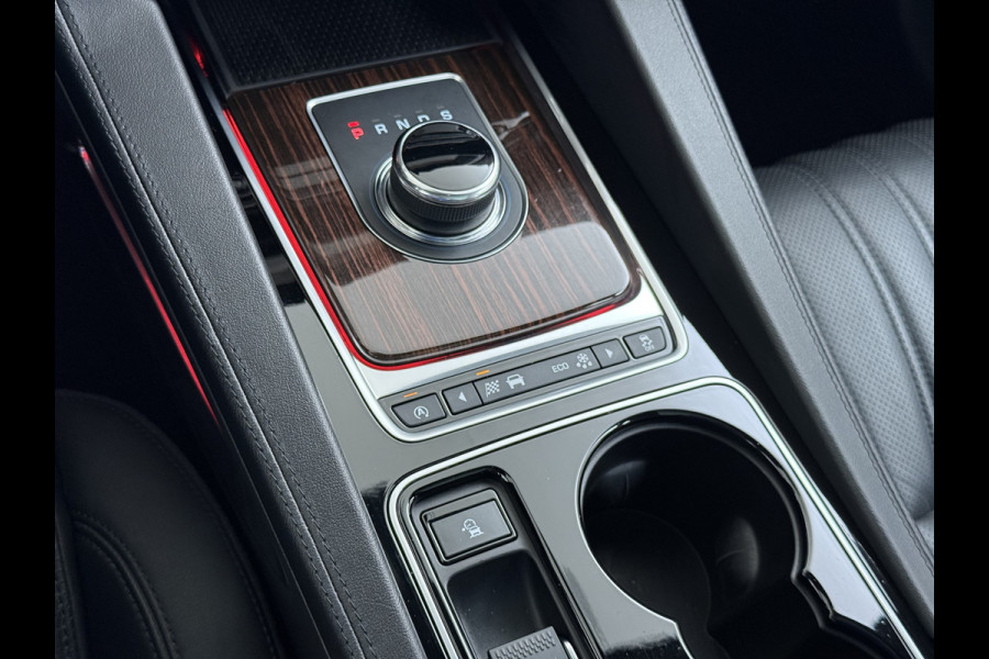 Jaguar F-Pace 2.0D AWD AUT-8 Portfolio Leer Pano-Dak Digitaal Dashboard Camera Meridian®-Audio Navi 4-Zone Ecc Android Auto Apple Carplay Pdc Stoel+Achterbankverwarming Elek.Stoelen+Memory Lmv 19" Bi-xenon Blind Spot Keyless Elek.Achterklep Origineel Nederlandse Auto Nieuwprijs  €87.786,- Zeer compleet!