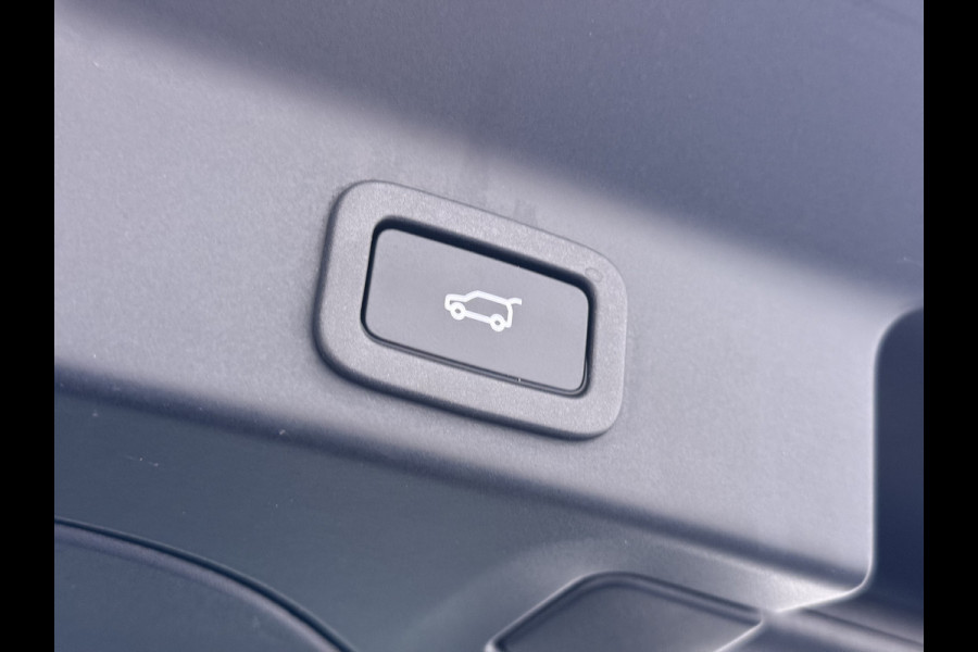 Jaguar F-Pace 2.0D AWD AUT-8 Portfolio Leer Pano-Dak Digitaal Dashboard Camera Meridian®-Audio Navi 4-Zone Ecc Android Auto Apple Carplay Pdc Stoel+Achterbankverwarming Elek.Stoelen+Memory Lmv 19" Bi-xenon Blind Spot Keyless Elek.Achterklep Origineel Nederlandse Auto Nieuwprijs  €87.786,- Zeer compleet!