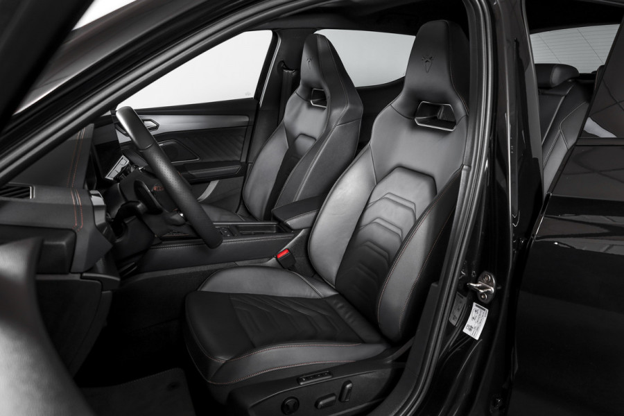 CUPRA Leon 1.5 TSI e-Hybrid 204 PK Performance | S/K-Panodak | Sennheiser | Dig. Cockpit | Adapt. Cruise | Stoel-+Stuurverw. | Elek. stoelen | Camera | NAV + App. Connect | ECC | Sennheiser | LM 18" | 2484