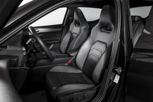 CUPRA Leon 1.5 TSI e-Hybrid 204 PK Performance | S/K-Panodak | Sennheiser | Dig. Cockpit | Adapt. Cruise | Stoel-+Stuurverw. | Elek. stoelen | Camera | NAV + App. Connect | ECC | Sennheiser | LM 18" | 2484