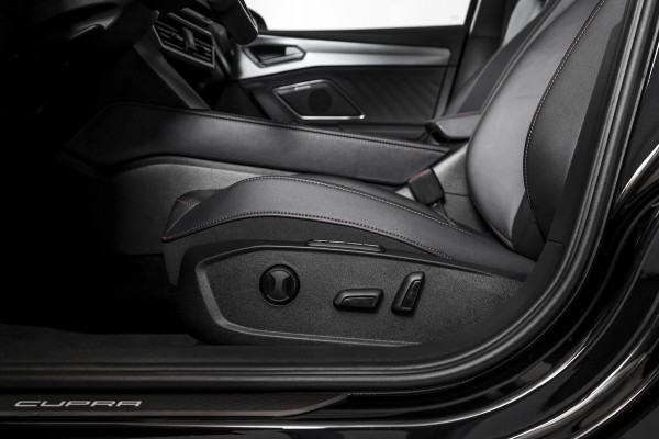 CUPRA Leon 1.5 TSI e-Hybrid 204 PK Performance | S/K-Panodak | Sennheiser | Dig. Cockpit | Adapt. Cruise | Stoel-+Stuurverw. | Elek. stoelen | Camera | NAV + App. Connect | ECC | Sennheiser | LM 18" | 2484