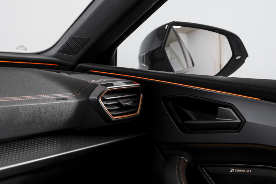 CUPRA Leon 1.5 TSI e-Hybrid 204 PK Performance | S/K-Panodak | Sennheiser | Dig. Cockpit | Adapt. Cruise | Stoel-+Stuurverw. | Elek. stoelen | Camera | NAV + App. Connect | ECC | Sennheiser | LM 18" | 2484