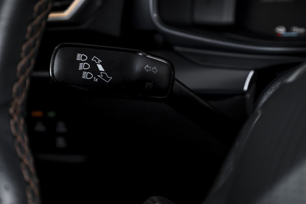 CUPRA Leon 1.5 TSI e-Hybrid 204 PK Performance | S/K-Panodak | Sennheiser | Dig. Cockpit | Adapt. Cruise | Stoel-+Stuurverw. | Elek. stoelen | Camera | NAV + App. Connect | ECC | Sennheiser | LM 18" | 2484