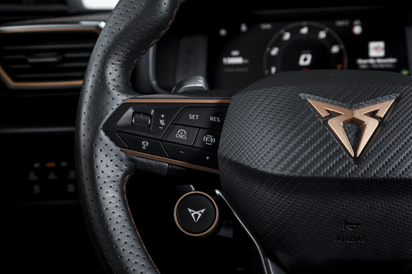CUPRA Leon 1.5 TSI e-Hybrid 204 PK Performance | S/K-Panodak | Sennheiser | Dig. Cockpit | Adapt. Cruise | Stoel-+Stuurverw. | Elek. stoelen | Camera | NAV + App. Connect | ECC | Sennheiser | LM 18" | 2484