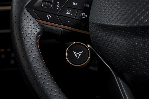 CUPRA Leon 1.5 TSI e-Hybrid 204 PK Performance | S/K-Panodak | Sennheiser | Dig. Cockpit | Adapt. Cruise | Stoel-+Stuurverw. | Elek. stoelen | Camera | NAV + App. Connect | ECC | Sennheiser | LM 18" | 2484