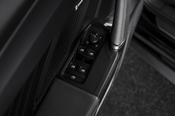 CUPRA Leon 1.5 TSI e-Hybrid 204 PK Performance | S/K-Panodak | Sennheiser | Dig. Cockpit | Adapt. Cruise | Stoel-+Stuurverw. | Elek. stoelen | Camera | NAV + App. Connect | ECC | Sennheiser | LM 18" | 2484