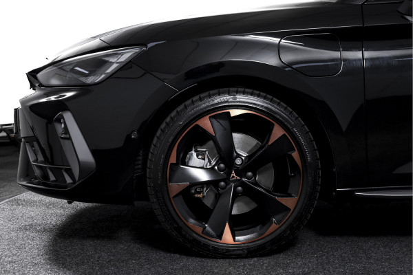 CUPRA Leon 1.5 TSI e-Hybrid 204 PK Performance | S/K-Panodak | Sennheiser | Dig. Cockpit | Adapt. Cruise | Stoel-+Stuurverw. | Elek. stoelen | Camera | NAV + App. Connect | ECC | Sennheiser | LM 18" | 2484